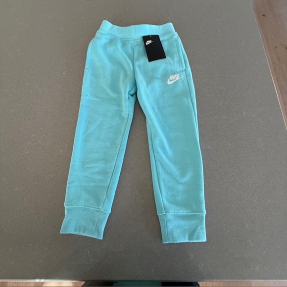 NWT Little Girl Nike Sportswear Club Aqua Fleece Jogger Pants Size 5 (XS) - Picture 1 of 6